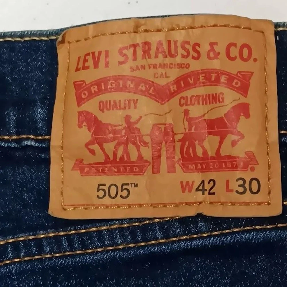 Levis 505 Jeans Mens 42x30 Blue Regular Fit Straight Leg Medium Wash Denim Pants